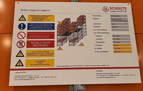 2 geschossige Fachbodenregale, Schulte, ca. 1.148 Felder, ca. 5m hoch, 100kg pro Fachboden, Fachböden 1m x 0,40m und wenige 1,30m x 0,40m, inkl. 1 Etagenheber, inkl. Stahlbaubühne als Hauptgang – Bild 3