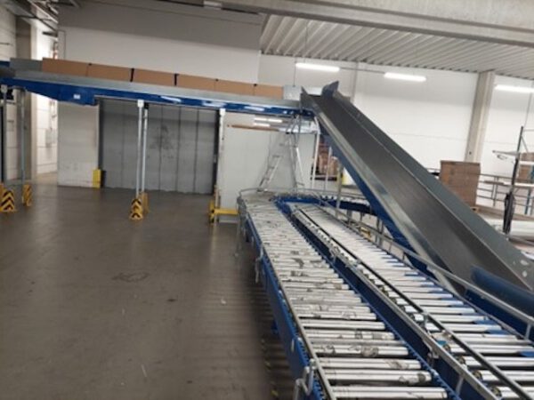 Kleiner „Sorter“ mit 12 Zielen, von AMI mit Fördertechnikanlage Overbeck inkl. Scanner, Steuerung, Waage, Kurven, Steigförderer, Gurtförderer, etc lagertechnik