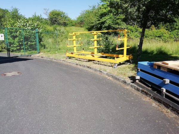 2 seitiger Transportwagen mit 4 Kragarmebenen pro Seite und 3 Stützen lagertechnik