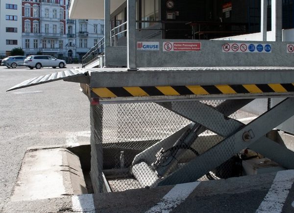 Verladehubtisch für den überdachten Außenbereich lagertechnik