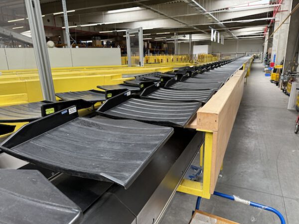 Kippschalensorter, Beumer, 81 Sorterendstellen,  – gebraucht - : lagertechnik