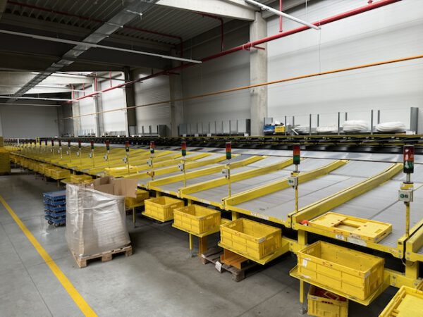 Kippschalensorter, Beumer, 81 Sorterendstellen,  – gebraucht - : lagertechnik