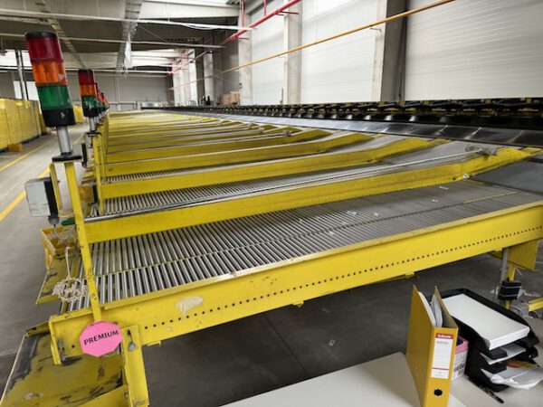 Kippschalensorter, Beumer, 81 Sorterendstellen,  – gebraucht - : lagertechnik