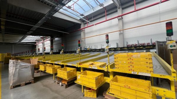 Kippschalensorter, Beumer, 81 Sorterendstellen,  – gebraucht - : lagertechnik